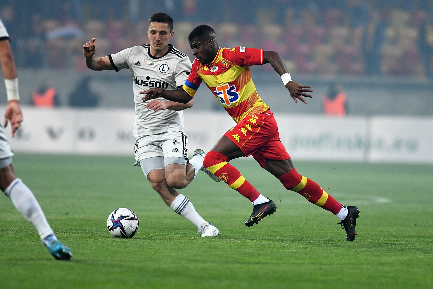 Legia uratowała się przed kolejną porażką. Jagiellonia zostaje w Ekstraklasie [WIDEO]