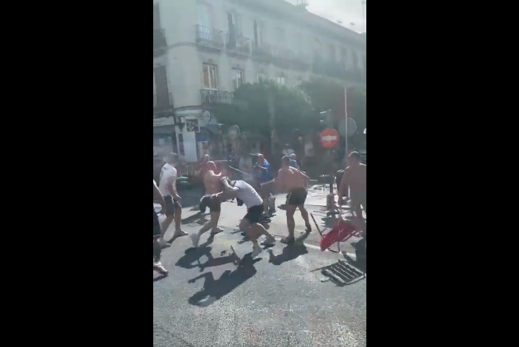 Przerażające sceny przed finałem Ligi Europy. Bijatyka kibiców Eintrachtu i Rangersów [WIDEO]