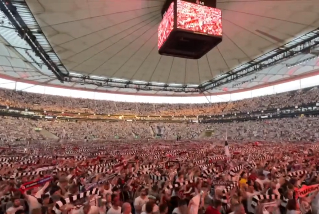 Niesamowite obrazki na stadionie Eintrachtu! Tak 50 tysięcy kibiców zareagowało na gola z Rangersami [WIDEO]