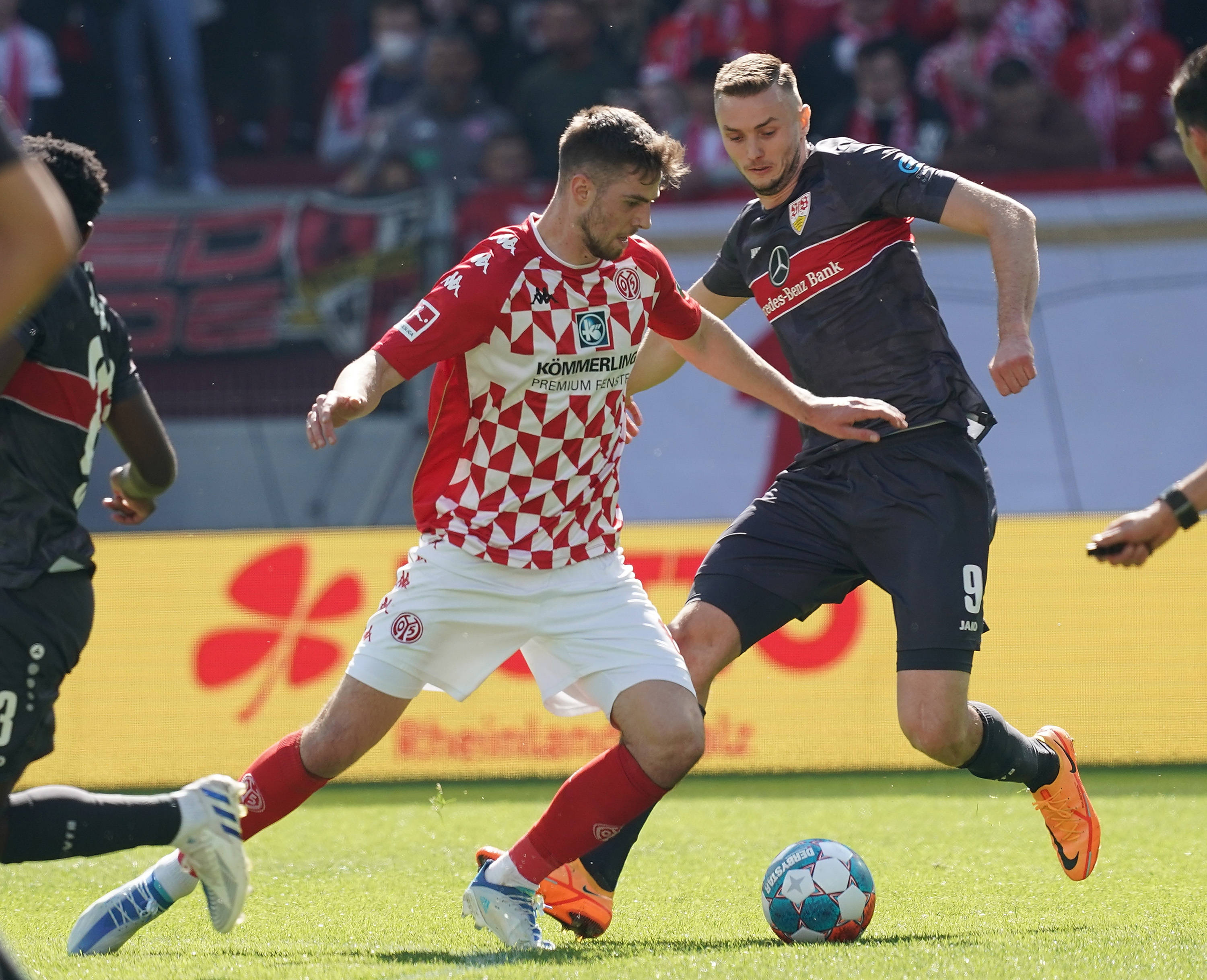 Napastnik z Bundesligi chce trafić do Manchesteru United. Czeka na ofertę