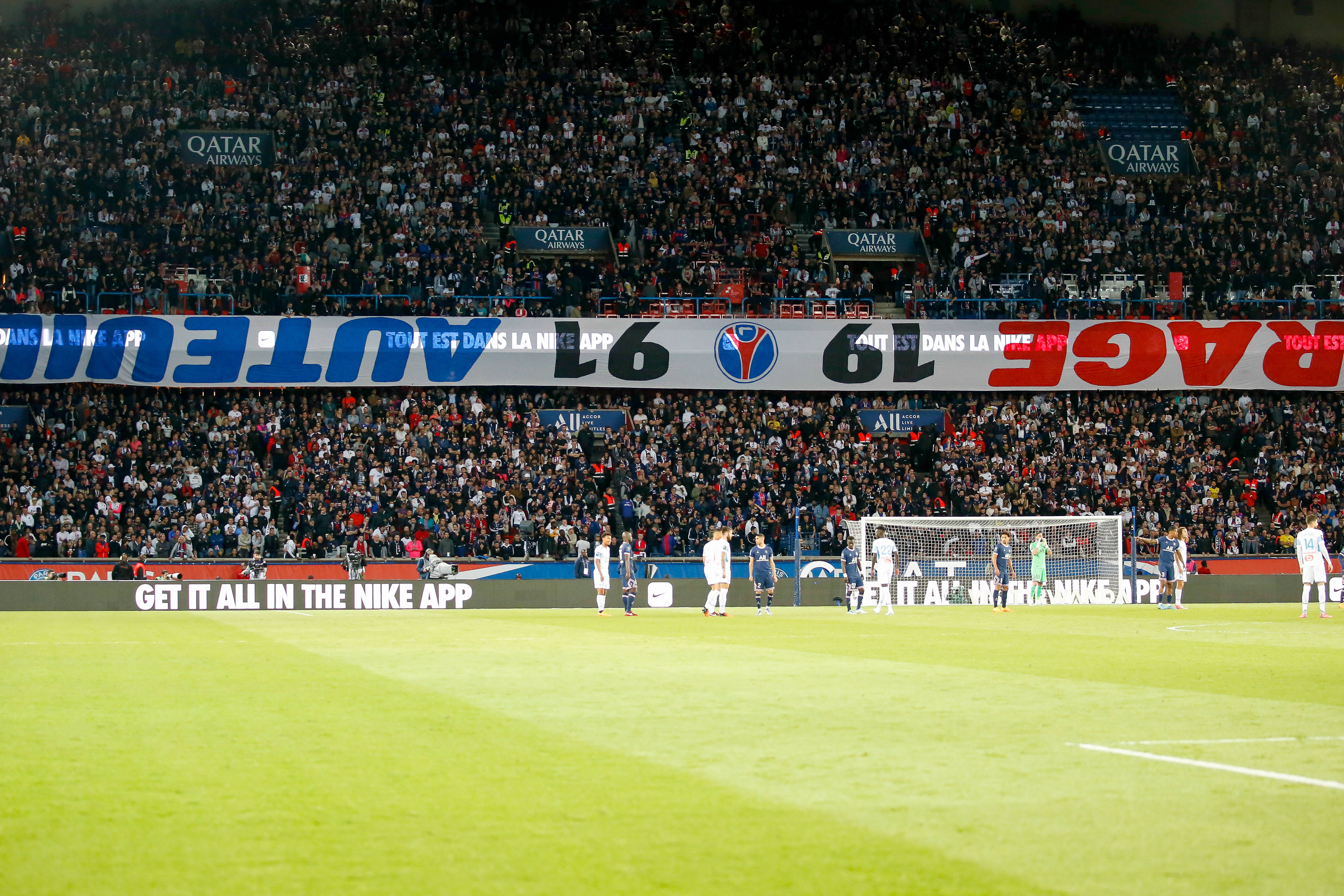 PSG chce nowego napastnika. Luis Campos ruszył na negocjacje do Włoch