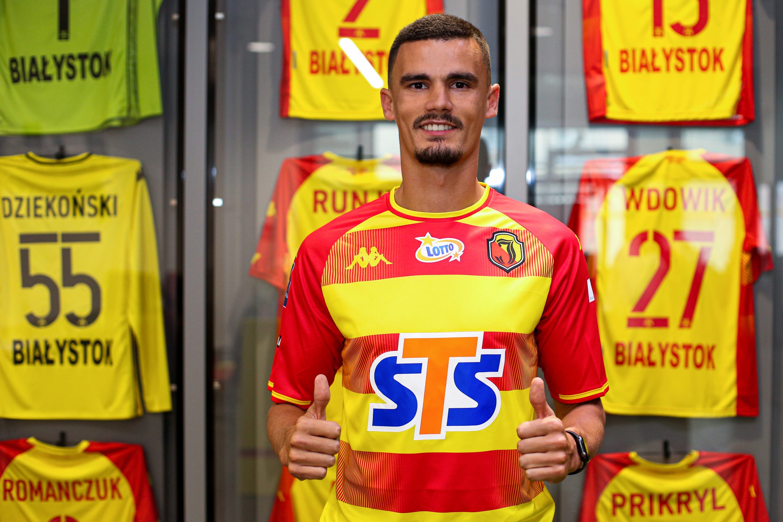 Jagiellonia Białystok ogłosiła dwa transfery. Ściągnęła piłkarza Lecha Poznań