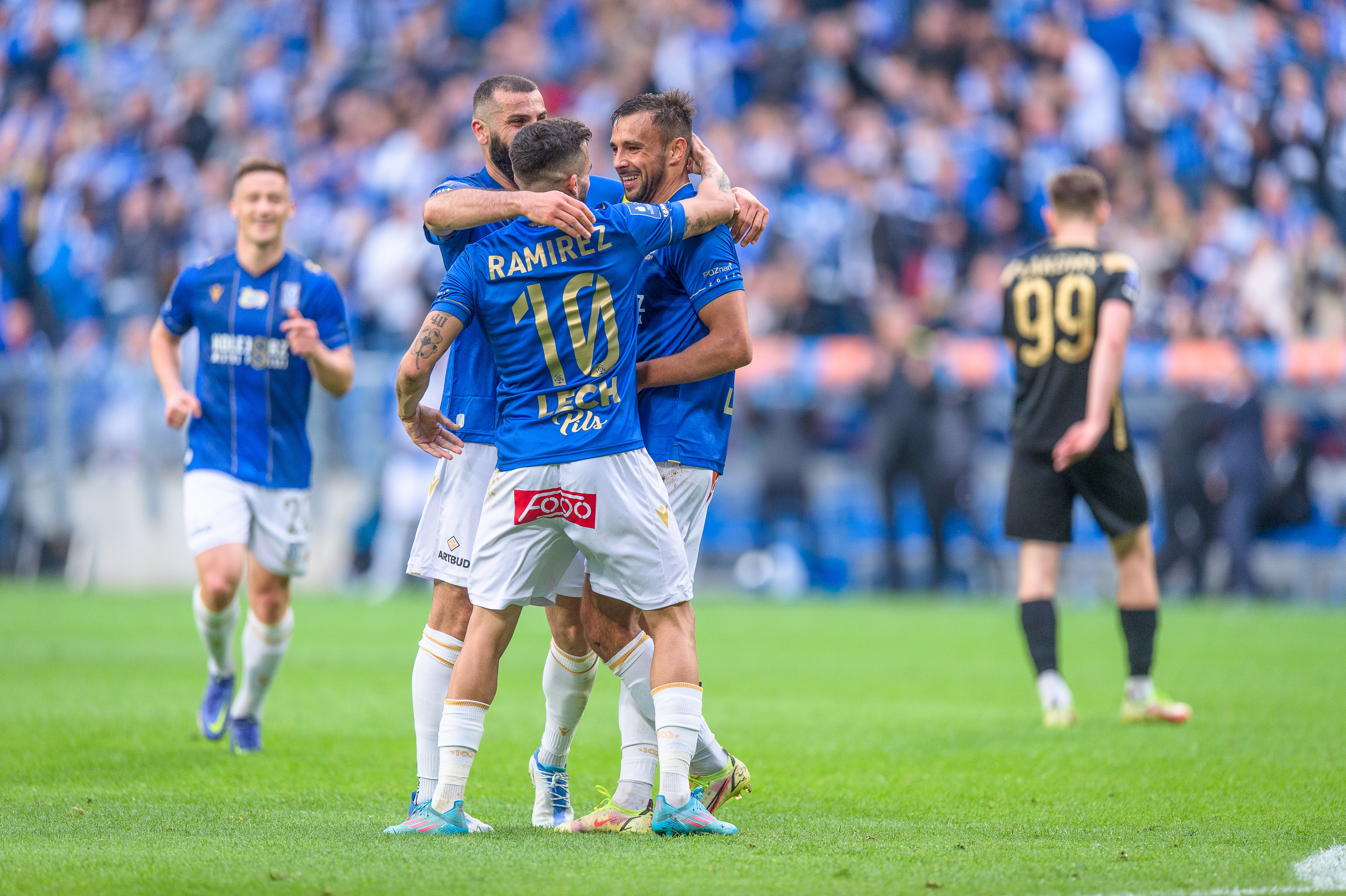 Widzew Łódź chce sprowadzić piłkarza Lecha Poznań. Trener potwierdza. "Jest w obrębie naszych zainteresowań"