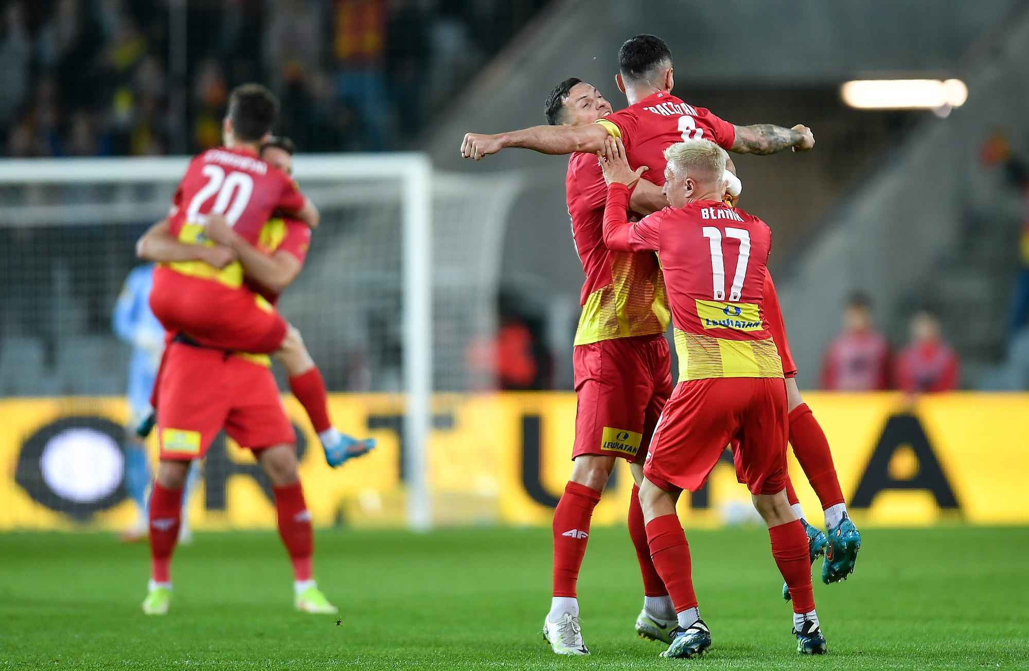 Korona Kielce - Miedź Legnica gdzie oglądać? Transmisja w TV i online z Ekstraklasy [STREAM NA ŻYWO]
