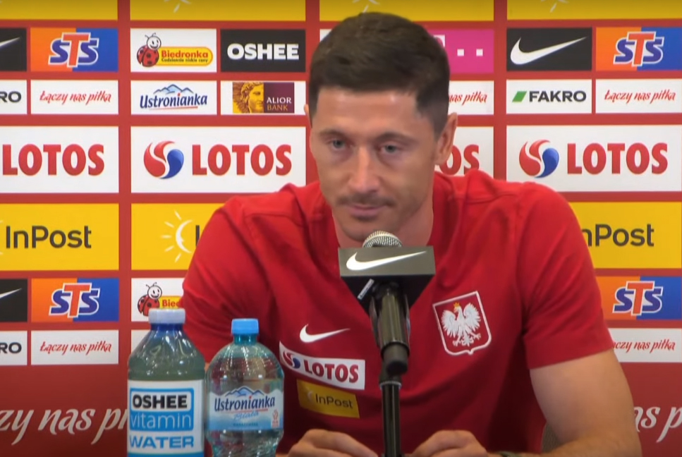 Mocny występ Lewandowskiego na konferencji był "ustawką"? Tak twierdzi były reprezentant. "Na to wygląda"