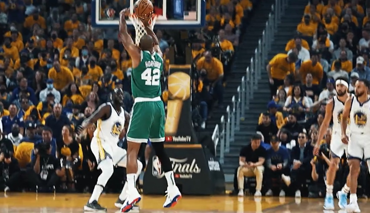 Genialny występ weterana w finałach NBA. Poprowadził swój zespół do zwycięstwa. "Co za inteligencja" [WIDEO]