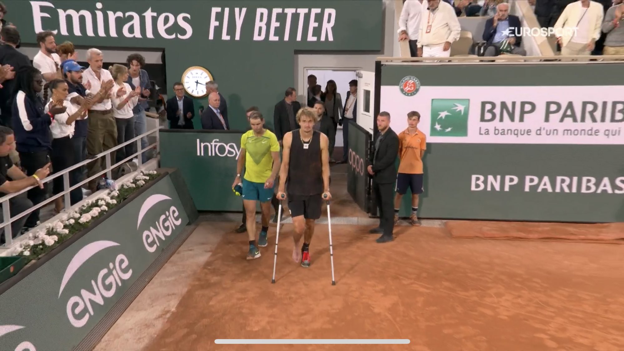 "Ten mecz nie miał prawa się tak skończyć". Twitter komentuje dramat Zvereva w półfinale Roland Garros