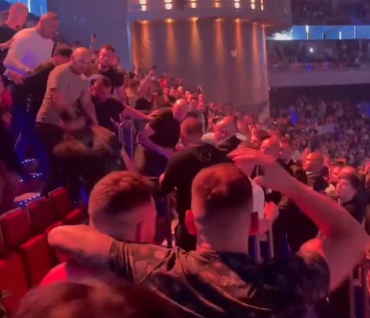 Skandal na gali High League. Odwołano ostatnią walkę przez bójki na trybunach [WIDEO]