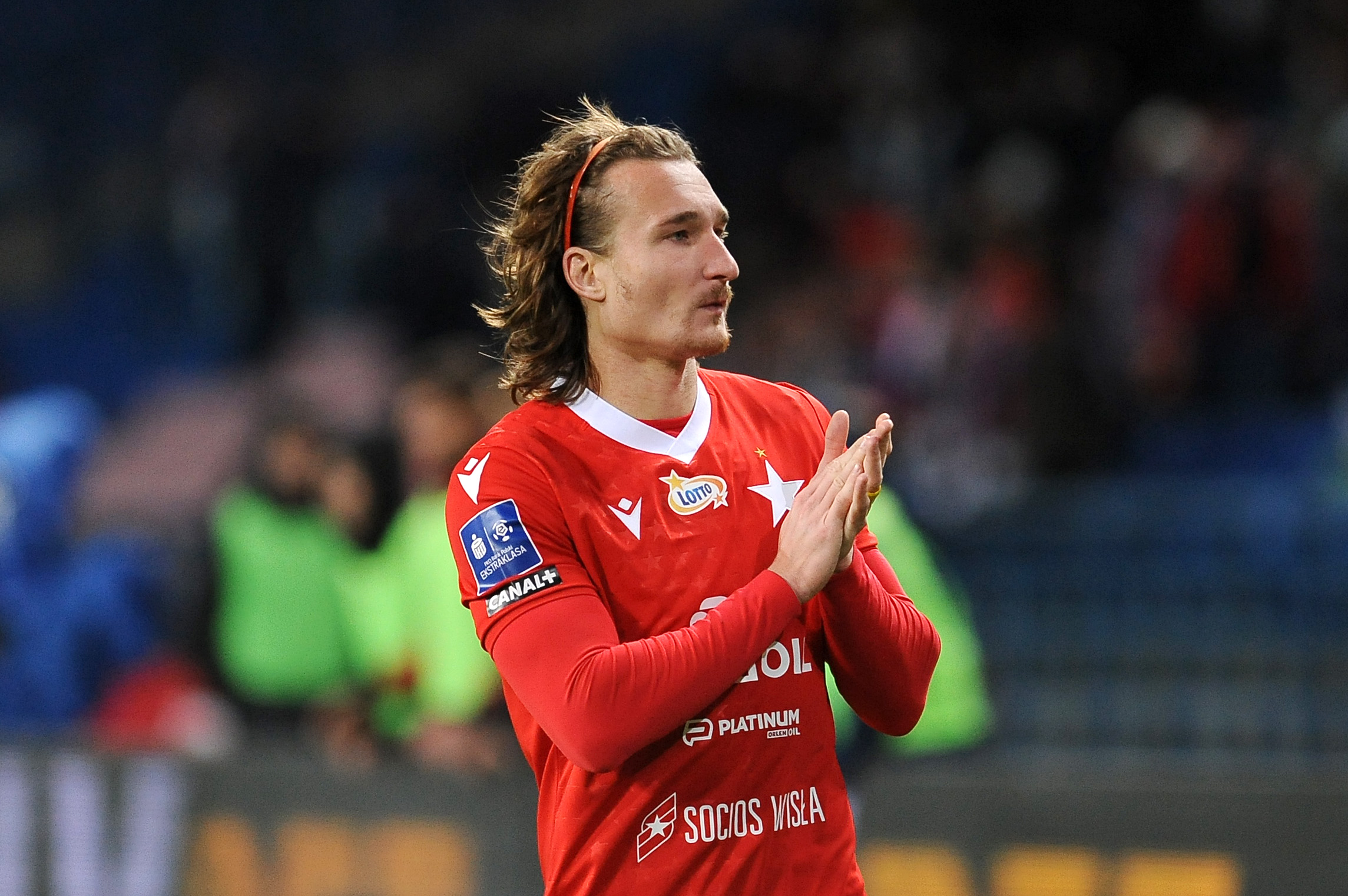 Z Wisłą Kraków spadł z ligi, ale w Ekstraklasie ma zostać. Śląsk Wrocław blisko transferu obrońcy [NASZ NEWS]