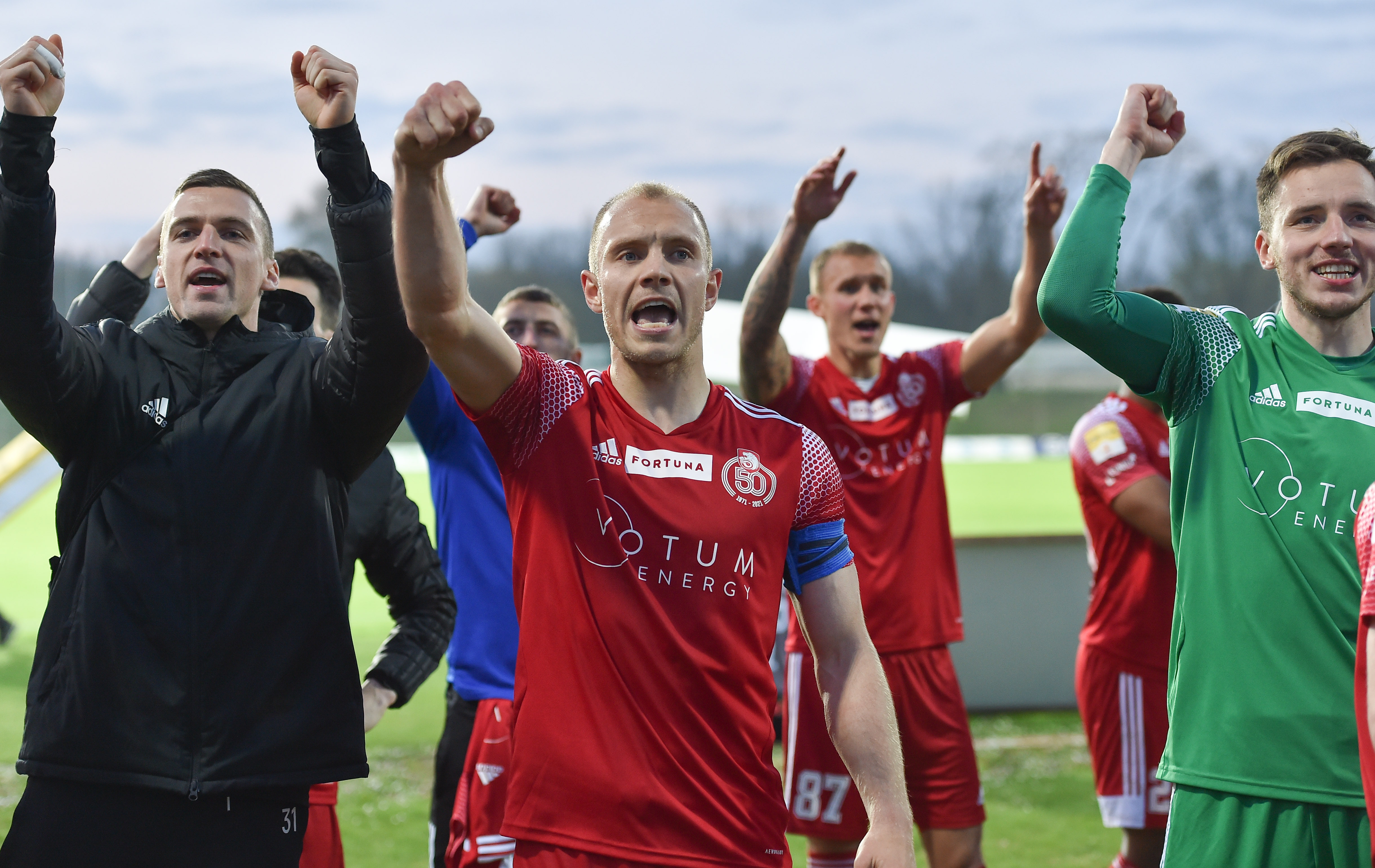Bramkarz Miedzi Legnica zostaje na dłużej w klubie. Golkiper podpisał nowy kontrakt