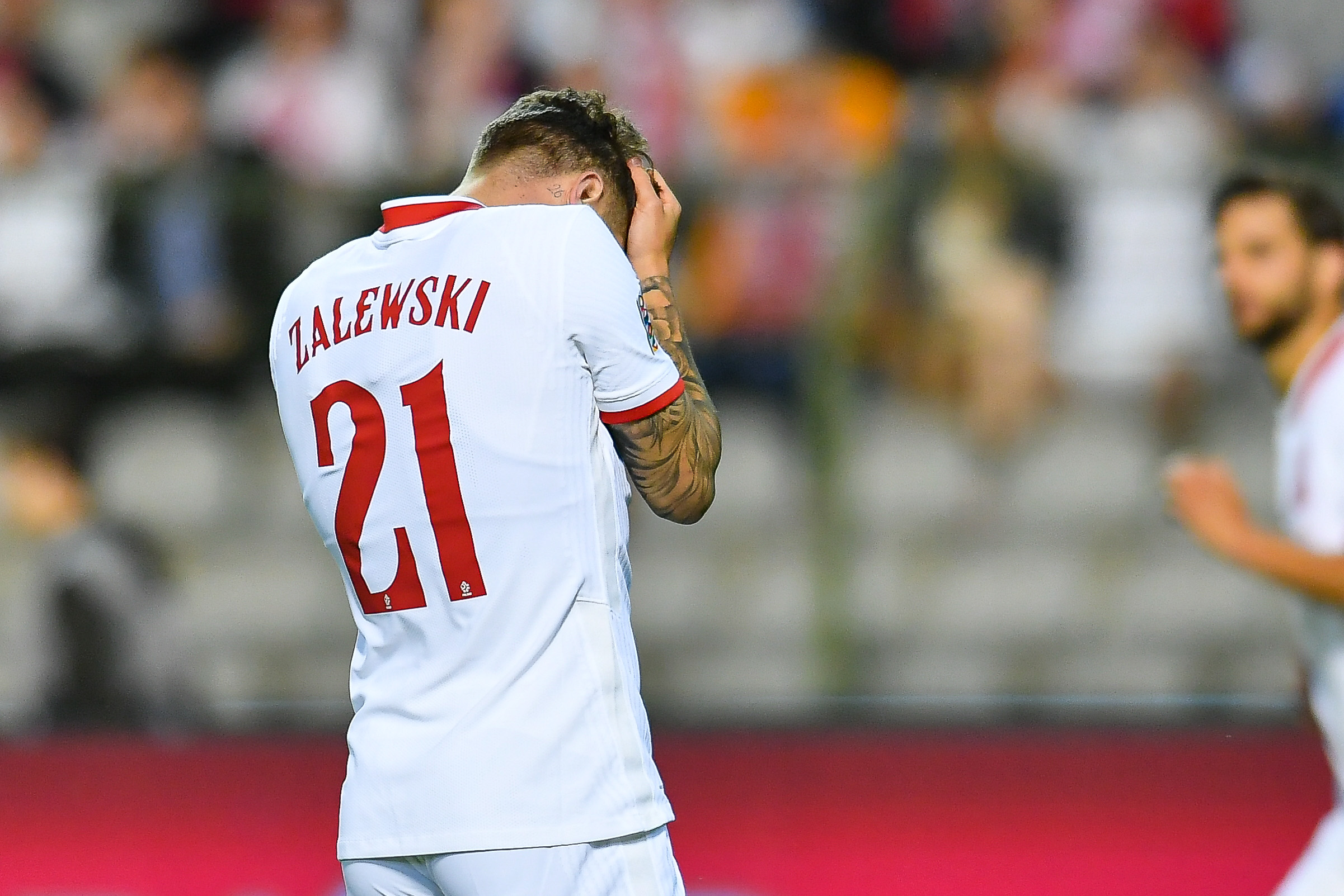 Nicola Zalewski na celowniku czołowego klubu z Bundesligi. Jasne stanowisko AS Romy w sprawie Polaka