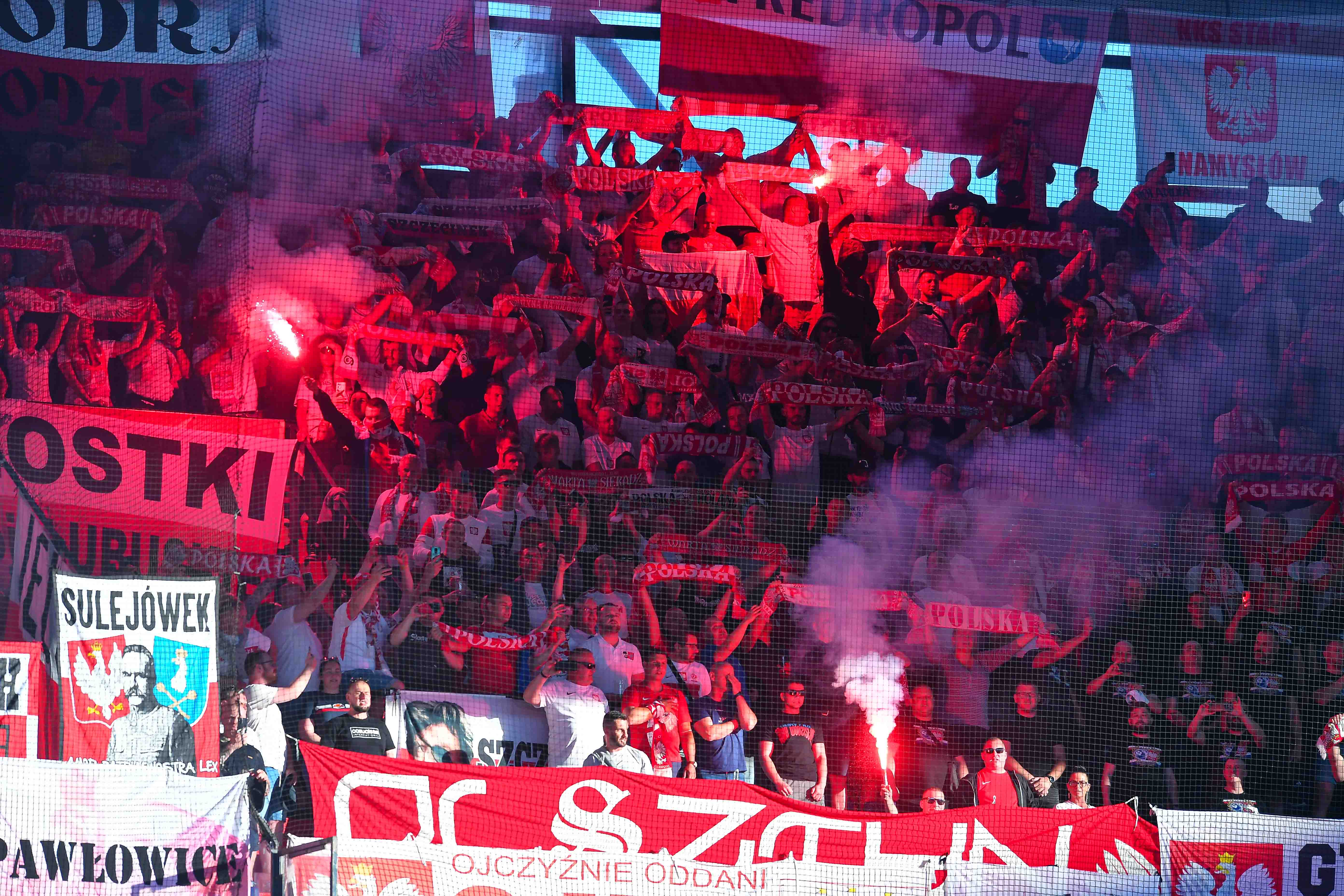 Problemy Polaków z wejściem na mecz w Pradze? Zorganizowane grupy zjechały do Czech. "Sprzeciw wobec PZPN-u"