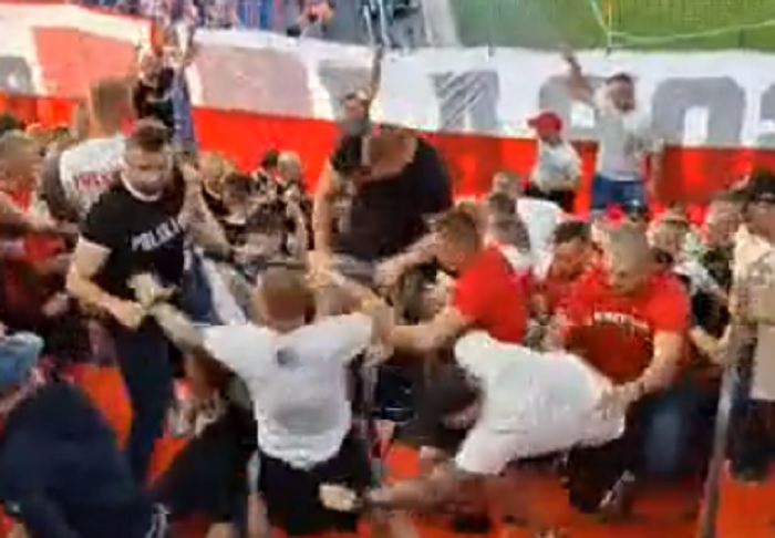 Burda na stadionie w Holandii. Żenujące sceny z udziałem polskich kibiców. "Wypierd****" [WIDEO]