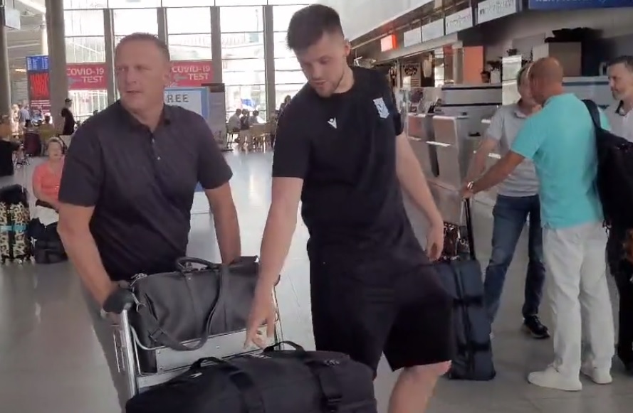 Nowy szkoleniowiec Lecha Poznań wylądował! Od jutra rozpocznie pracę z zespołem. "Biały dym" [WIDEO]