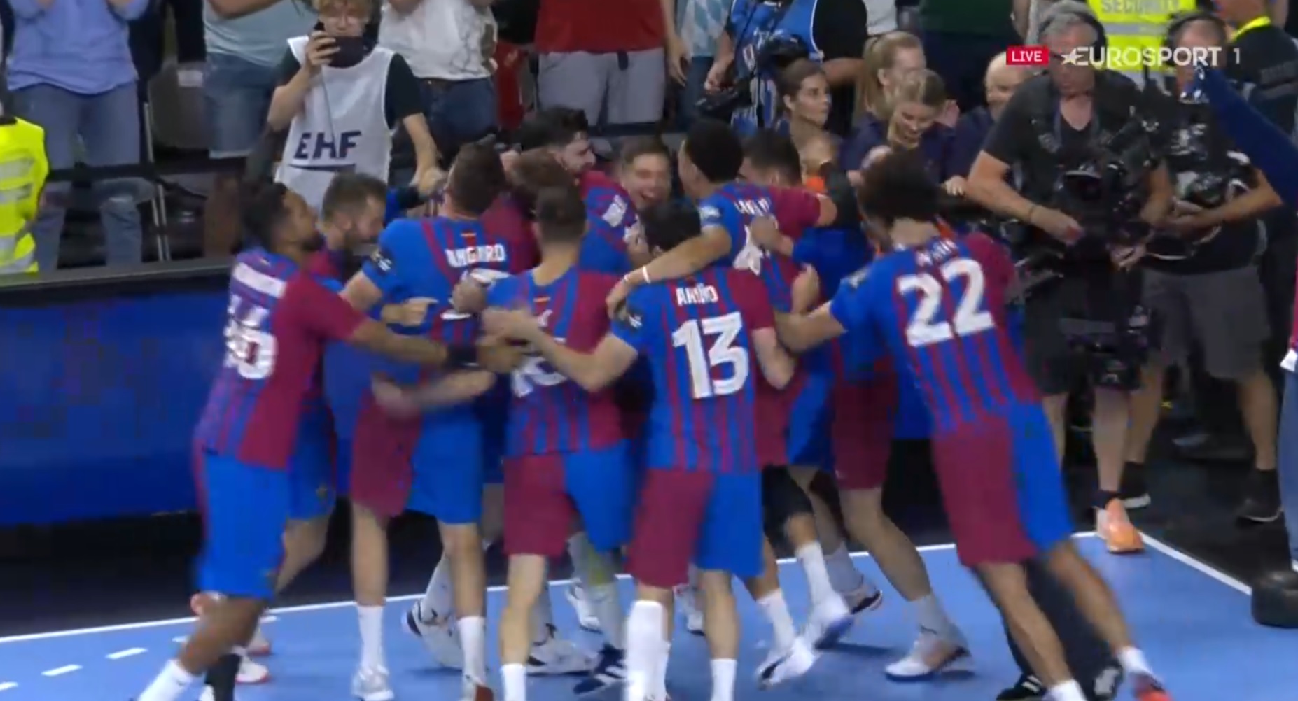 FC Barcelona pogrzebała marzenia Łomży VIVE Kielce! Niezwykłe emocje w finale LM, decydowały karne! [WIDEO]