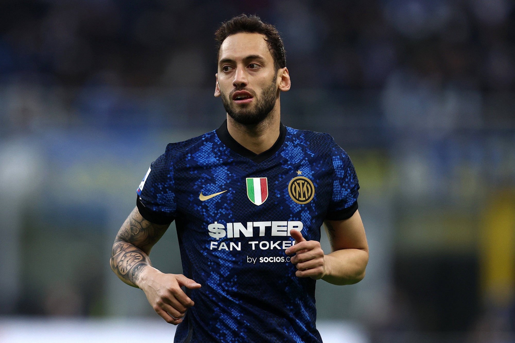 Hakan Calhanoglu szczerze po meczu Inter - FC Barcelona. "Wiedział, że drużyna dla niego walczy"