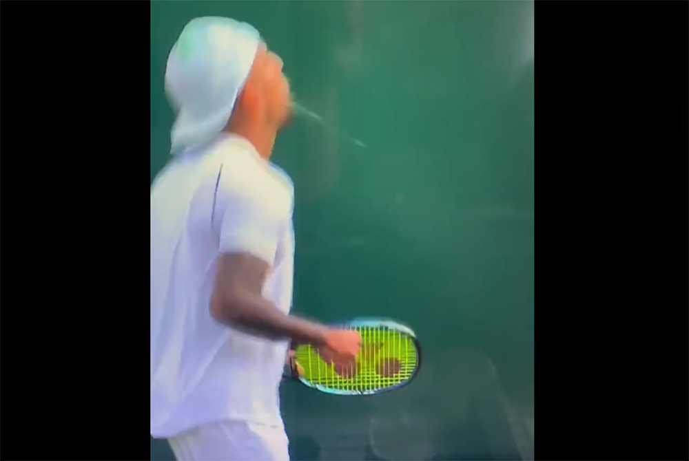 Nick Kyrgios splunął w kierunku kibica po wygranym meczu. "Nie szanował mnie" [WIDEO]