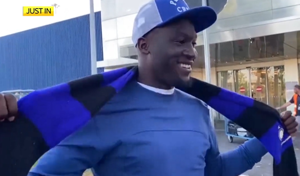 Uśmiechnięty Lukaku wraca do Interu Mediolan. Kibice w euforii. "Witają go jak papieża" [WIDEO]