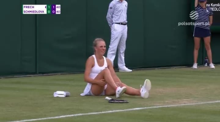 Problemy polskiej tenisistki na Wimbledonie. Potrzebowała pomocy lekarza [WIDEO]