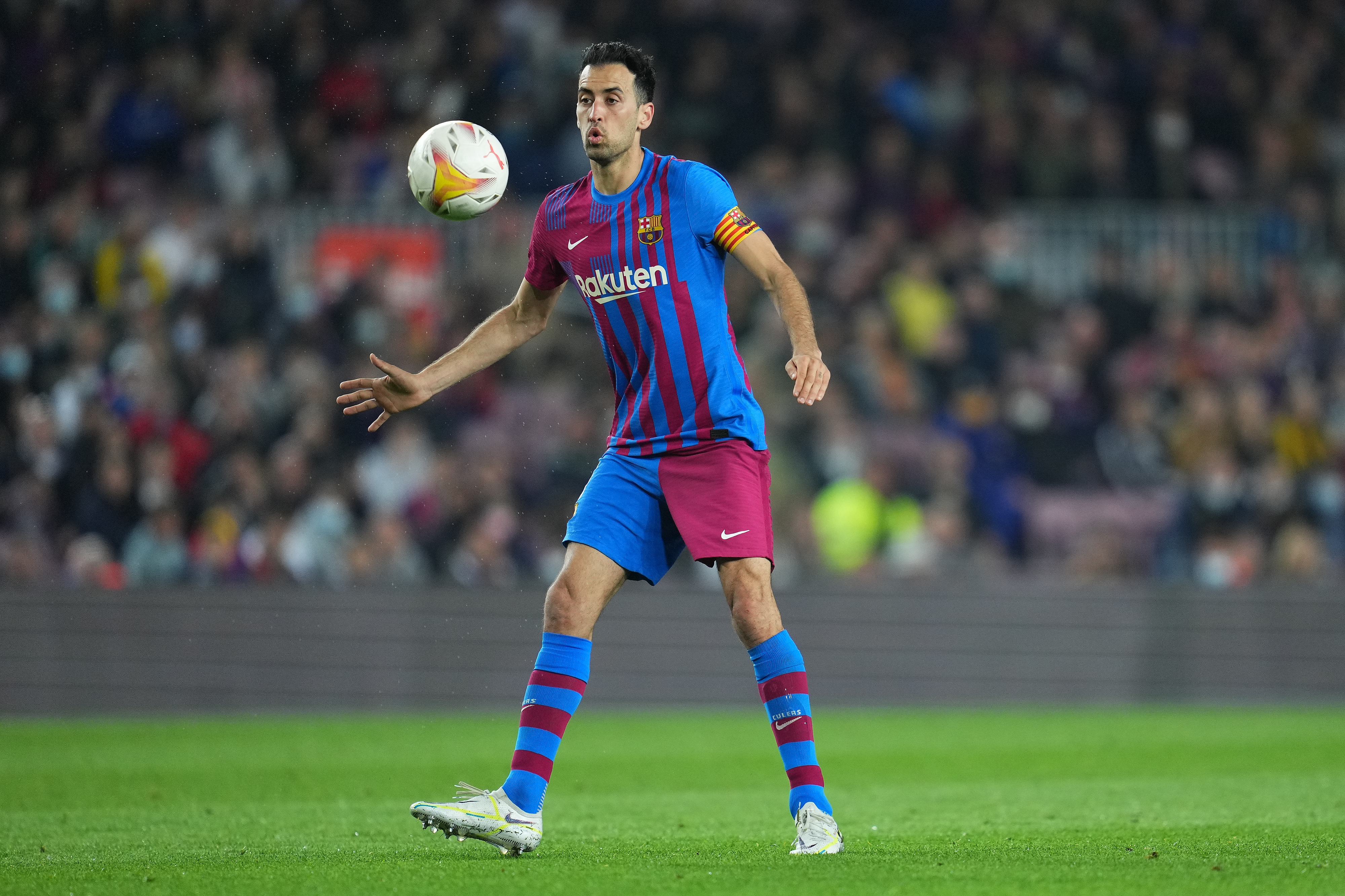 Barcelona już planuje przyszłoroczne transfery. Klub wytypował następcę Sergio Busquetsa