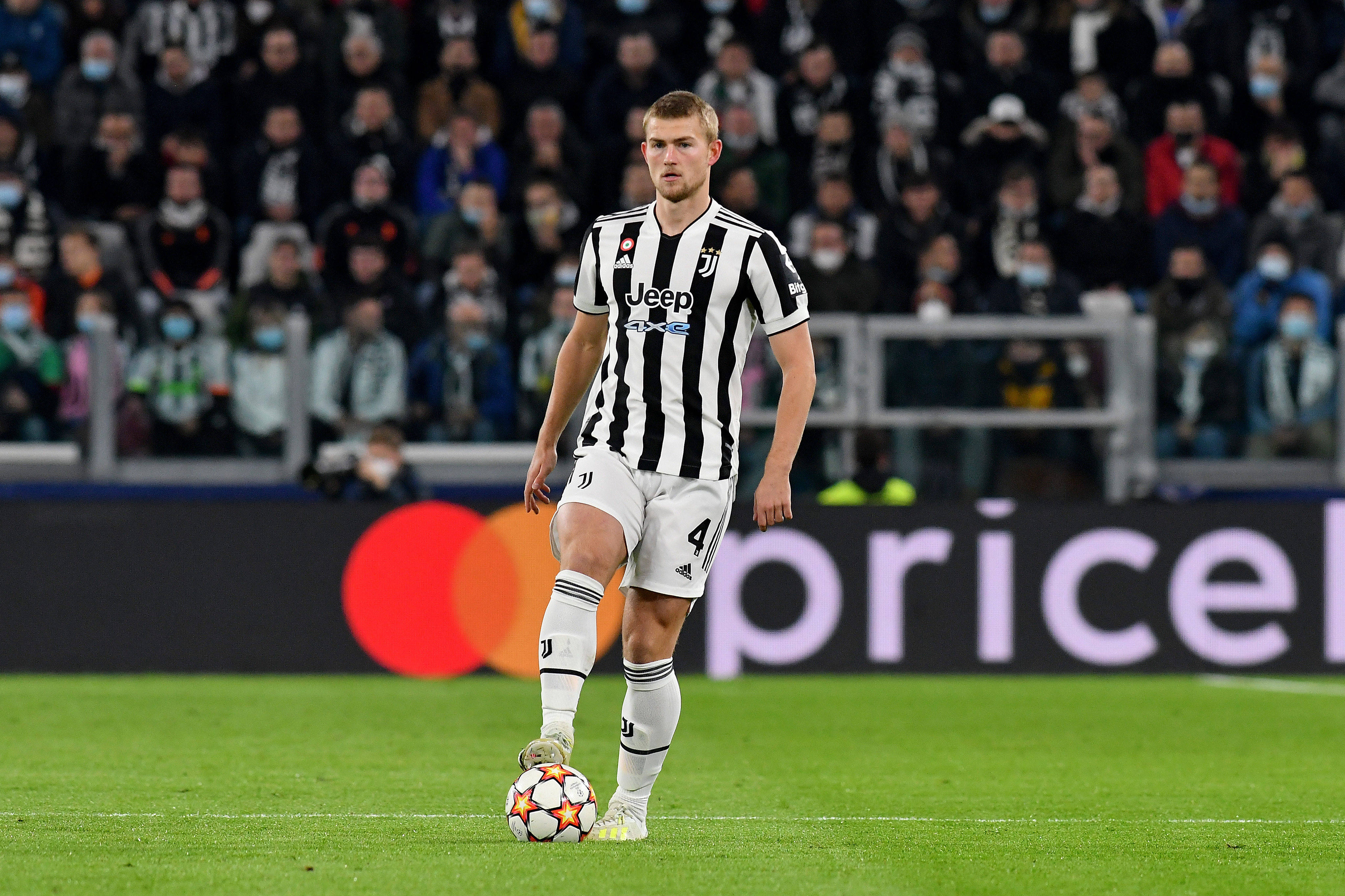 Matthijs de Ligt wybrał nowy klub, choć inny zespół chce zapłacić więcej. Skomplikowana sytuacja Holendra