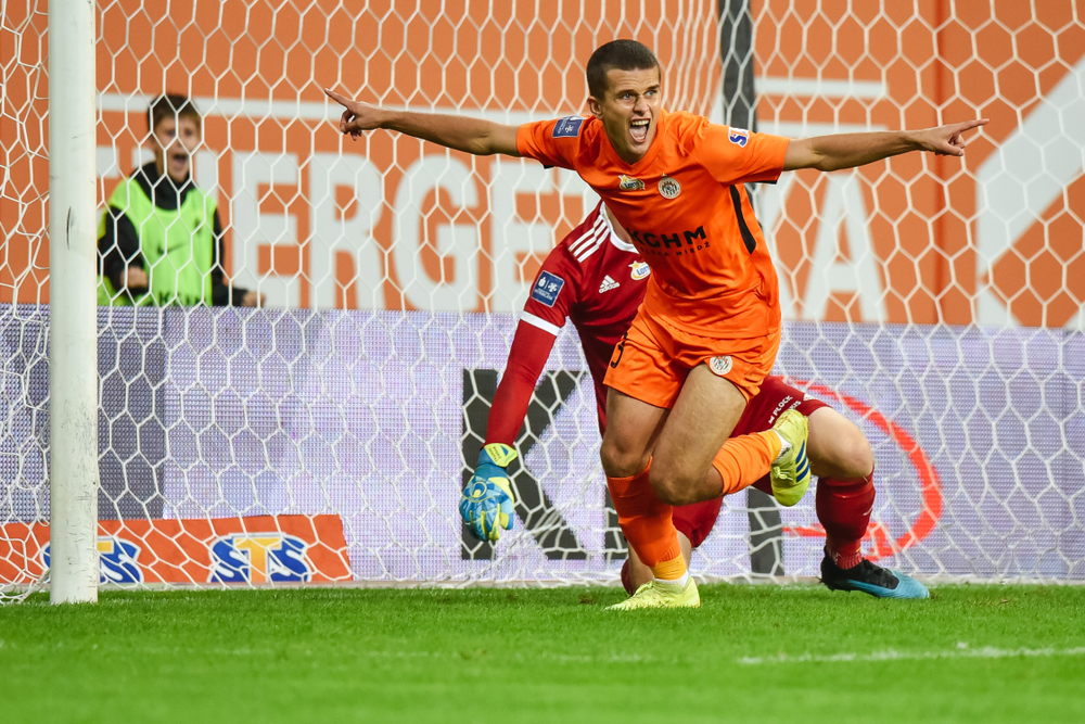 Wychowanek Zagłębia Lubin nagrodzony nową umową. Pomocnik wciąż będzie grał dla "Miedziowych"