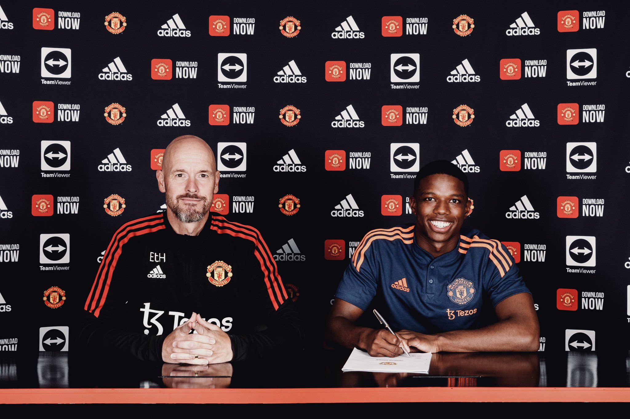 Manchester United ogłosił pierwszy transfer za kadencji Erika ten Haga! "Czerwone Diabły" mają nowego obrońcę