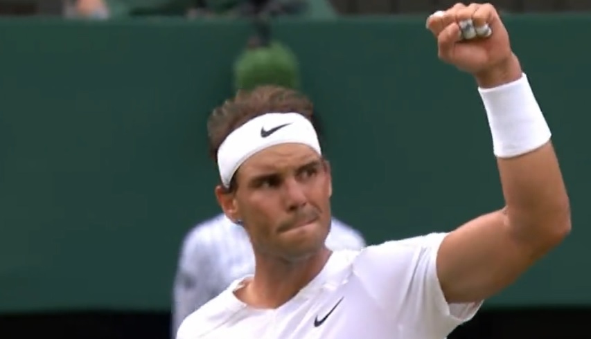Niezniszczalny Rafa Nadal! Legenda w grze o tytuł na Wimbledonie. Nawet Matty Cash był pod wrażeniem [WIDEO]