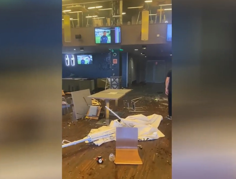 Chuligani zdemolowali pub na stadionie Lechii Gdańsk. Lokal jest w opłakanym stanie [WIDEO]