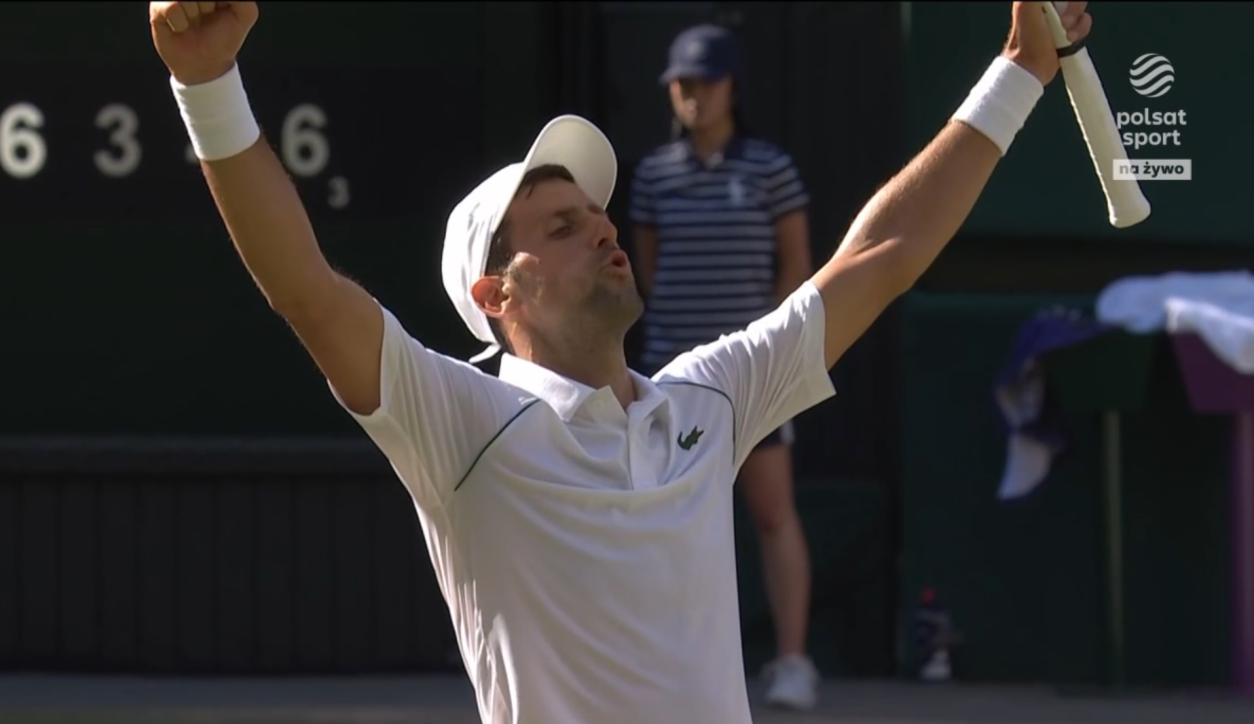 Novak Djoković znów triumfuje na Wimbledonie! Serb pokonał Nicka Kyrgiosa i goni Rogera Federera [WIDEO]