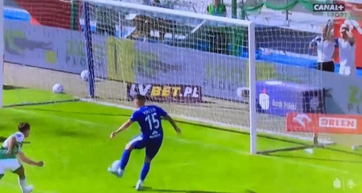 Pudło sezonu w pierwszej kolejce Ekstraklasy?! Kompromitujący strzał gracza Wisły Płock [WIDEO]