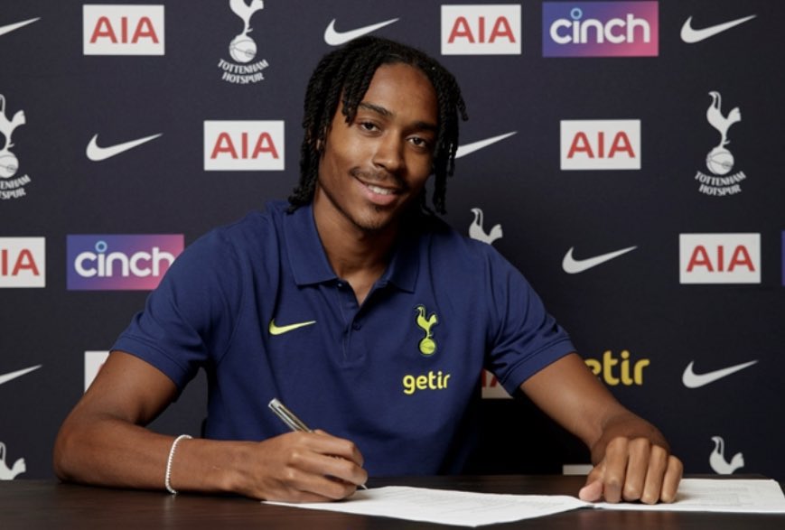 Szósty transfer Tottenhamu potwierdzony! Angielski obrońca zaprezentowany. Wróży się mu dużą karierę