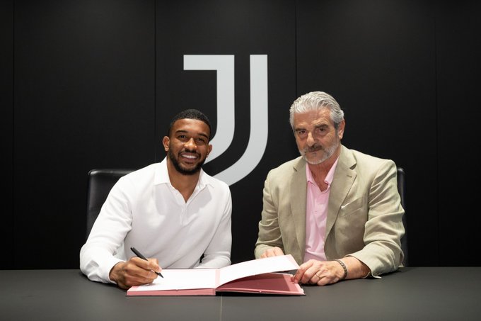 Juventus sprowadził następcę de Ligta. Drogi transfer brazylijskiego obrońcy