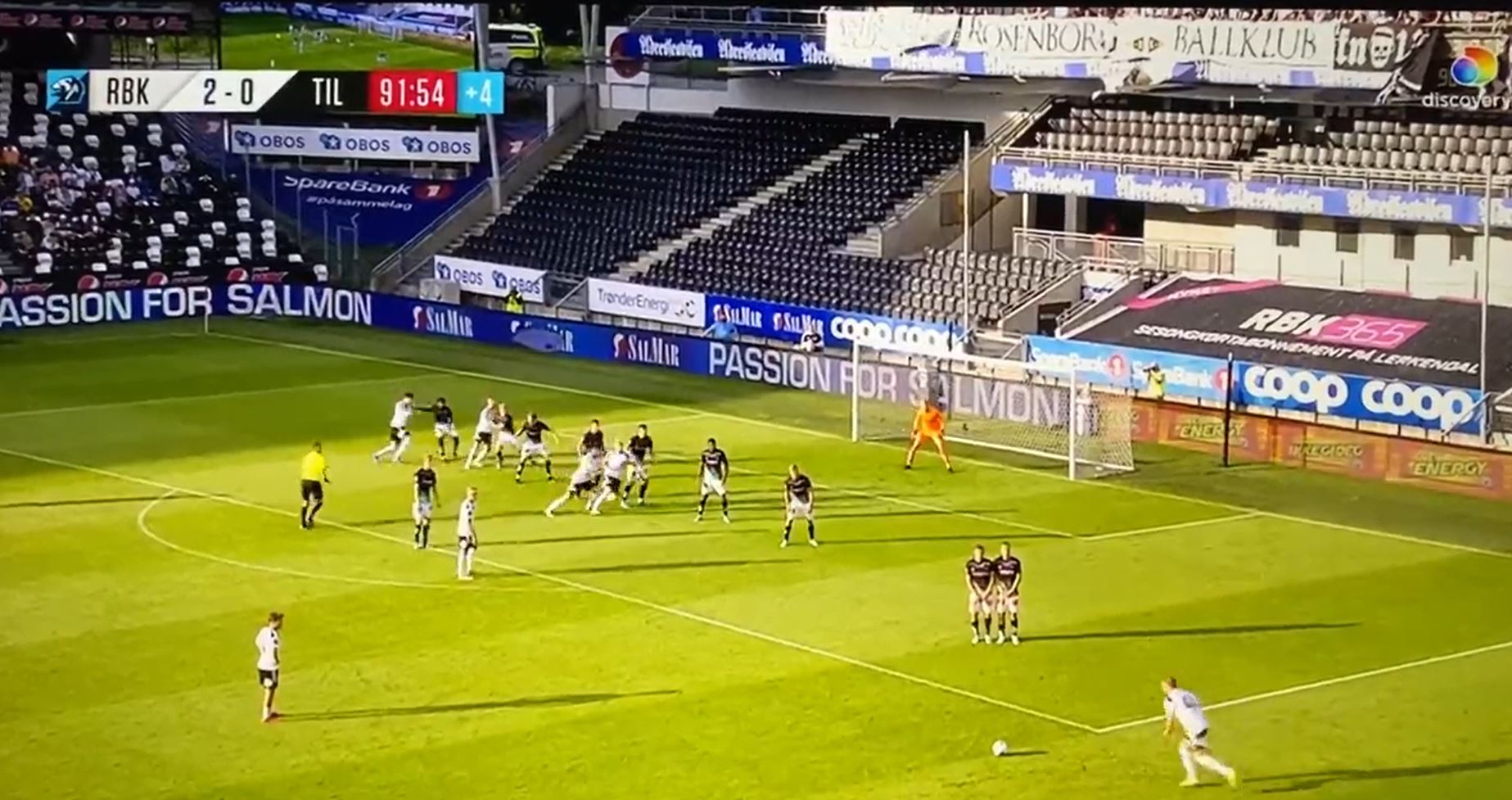 Piękny gol polskiego obrońcy w Rosenborgu Trondheim. Trafił w samo okienko z rzutu wolnego [WIDEO]