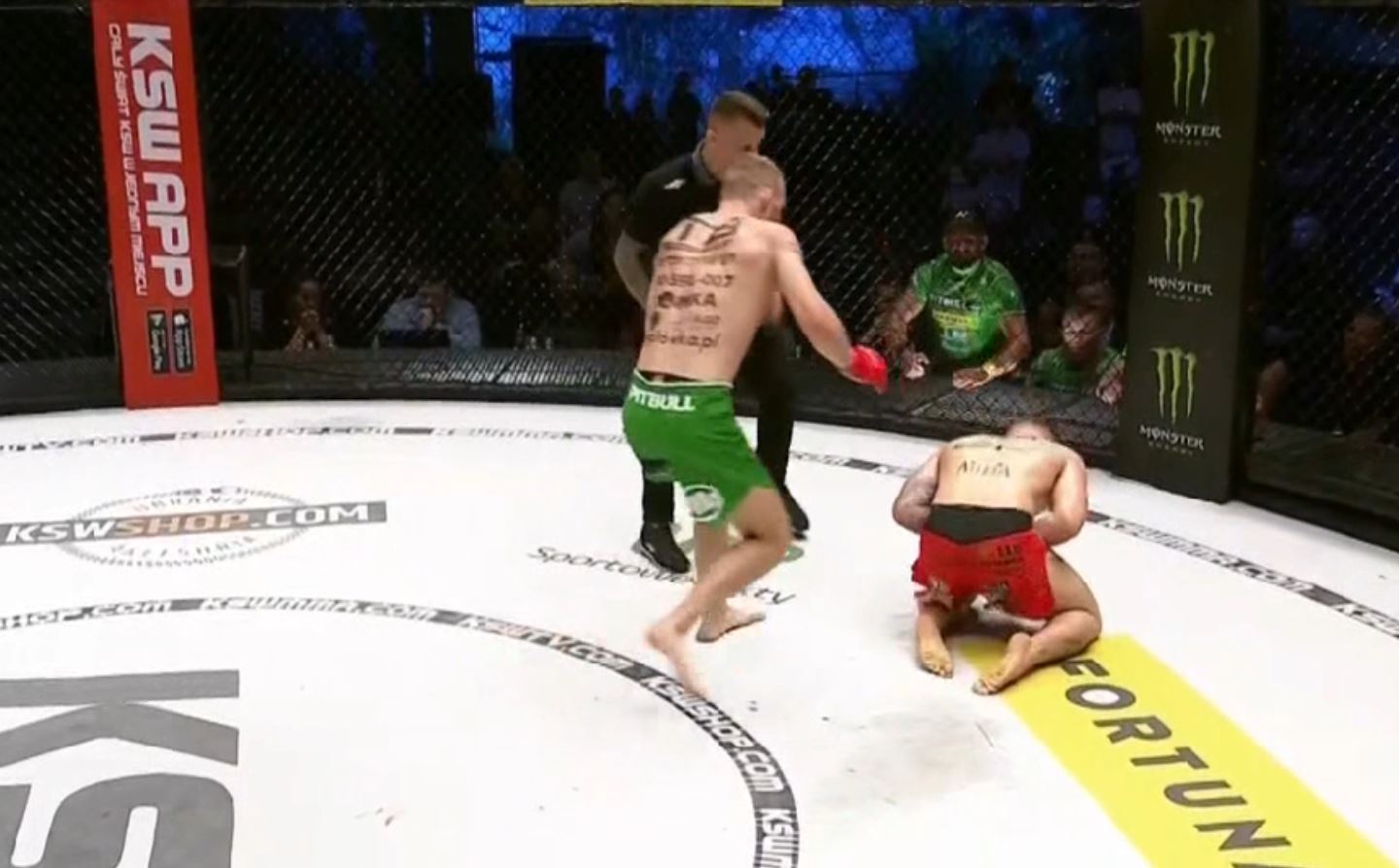 Spektakularny nokaut na KSW 72! Dawid Śmiełowski pozostaje niepokonany [WIDEO]