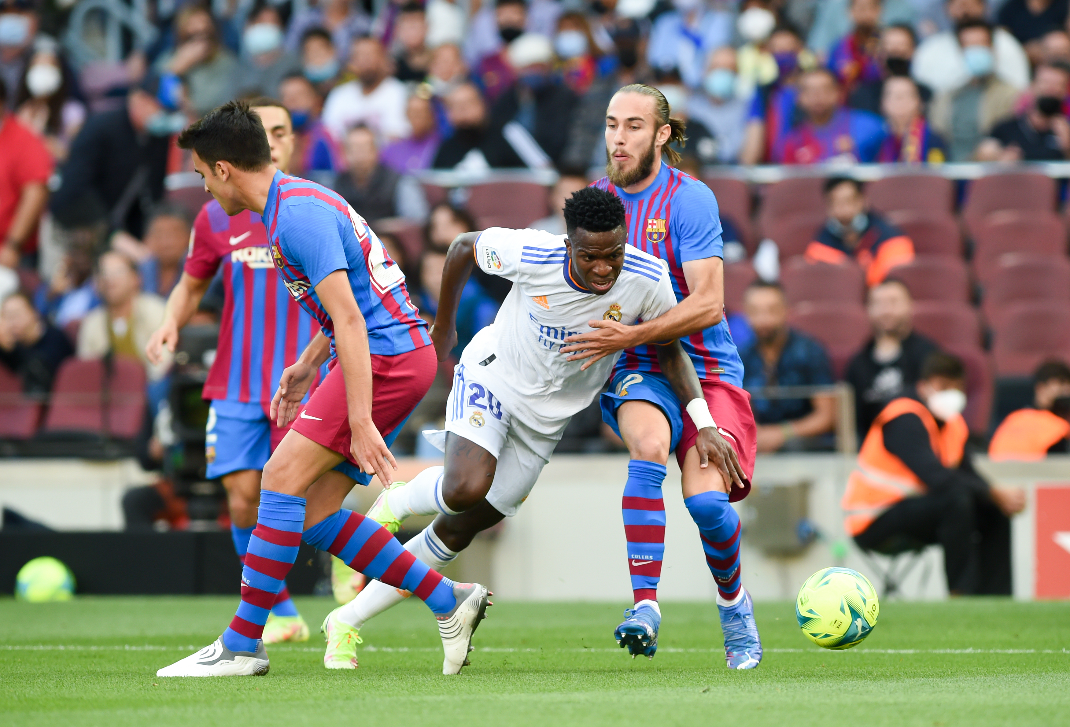 Obrońca Barcelony odejdzie z klubu. Wzmocni ligowego rywala