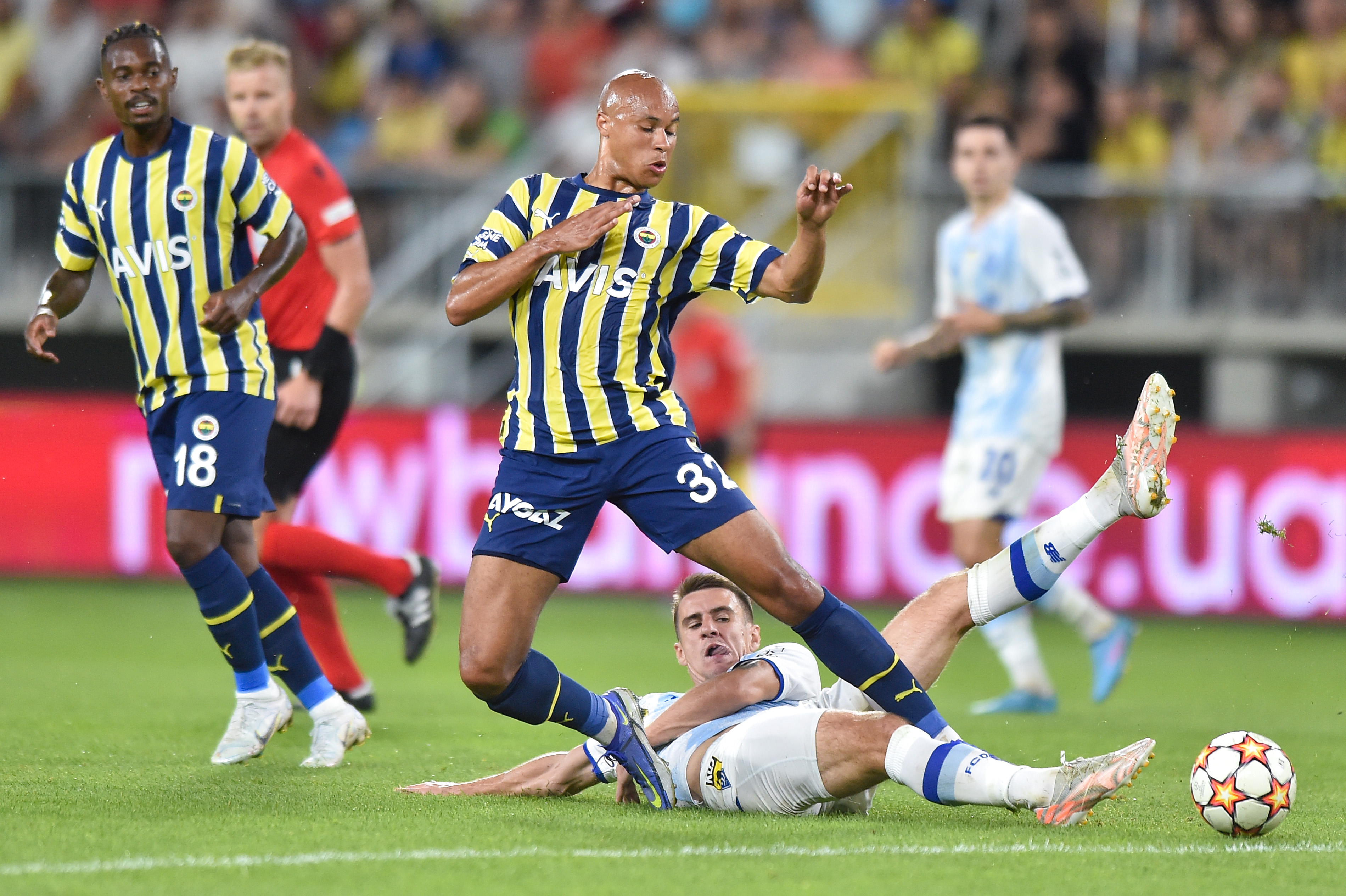 Kompromitacja fanów Fenerbahce po meczu z Dynamem Kijów. Zaatakowali nie ten klub w mediach społecznościowych