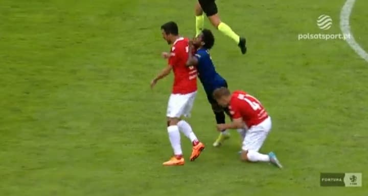 Zwycięstwo Wisły Kraków w hicie Fortuna 1. Ligi! Arka Gdynia kończyła mecz w dziewiątkę [WIDEO]