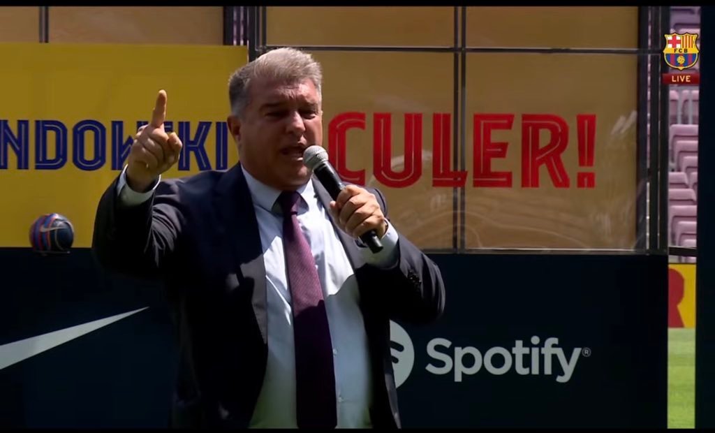 Laporta zabrał głos w sprawie transferu Lewandowskiego. Nagle zaczął mówić po polsku. "Dziękuję" [WIDEO]