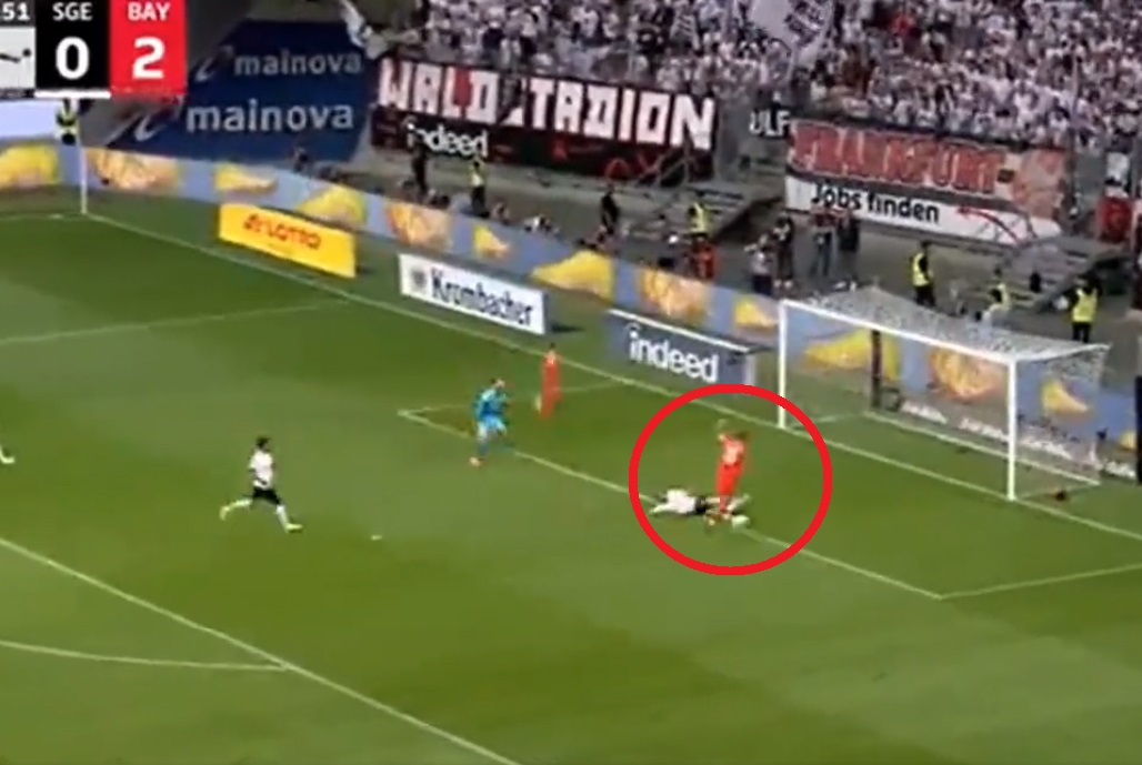 Niemożliwe pudło Thomasa Muellera! Trudno sobie wyobrazić, że w tej sytuacji nie padł gol [WIDEO]