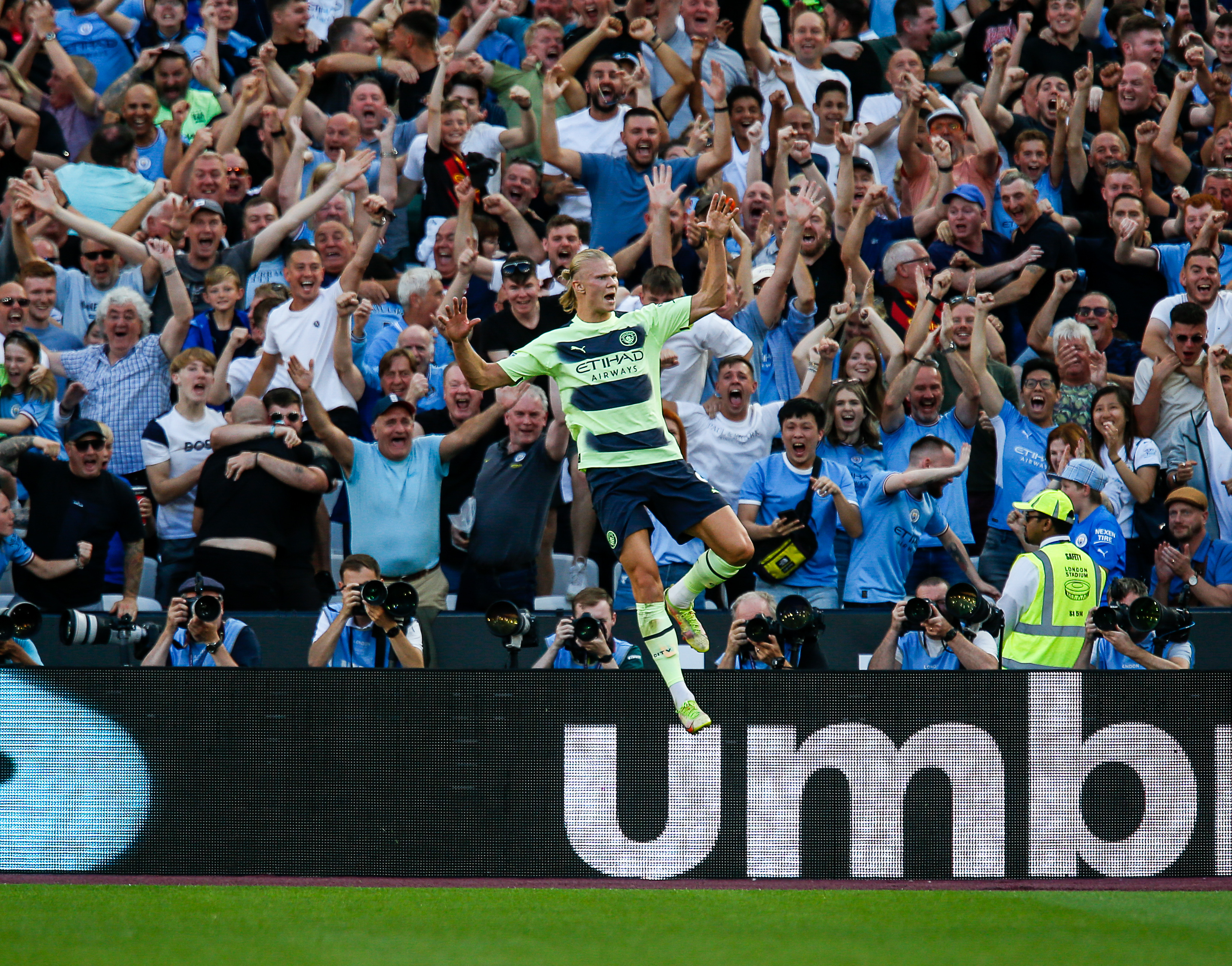 Manchester City nie dał szans West Hamowi. Erling Haaland z przytupem przywitał się z Premier League [WIDEO]