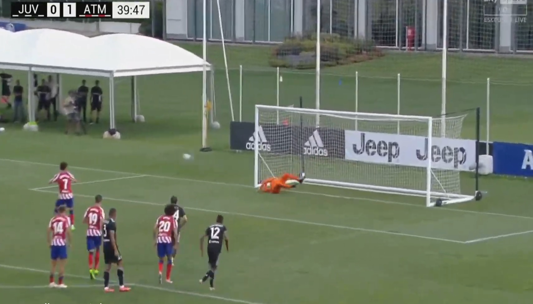 Wojciech Szczęsny obronił karnego w meczu z Atletico. Morata hat-trickiem pogrążył swój były klub [WIDEO]