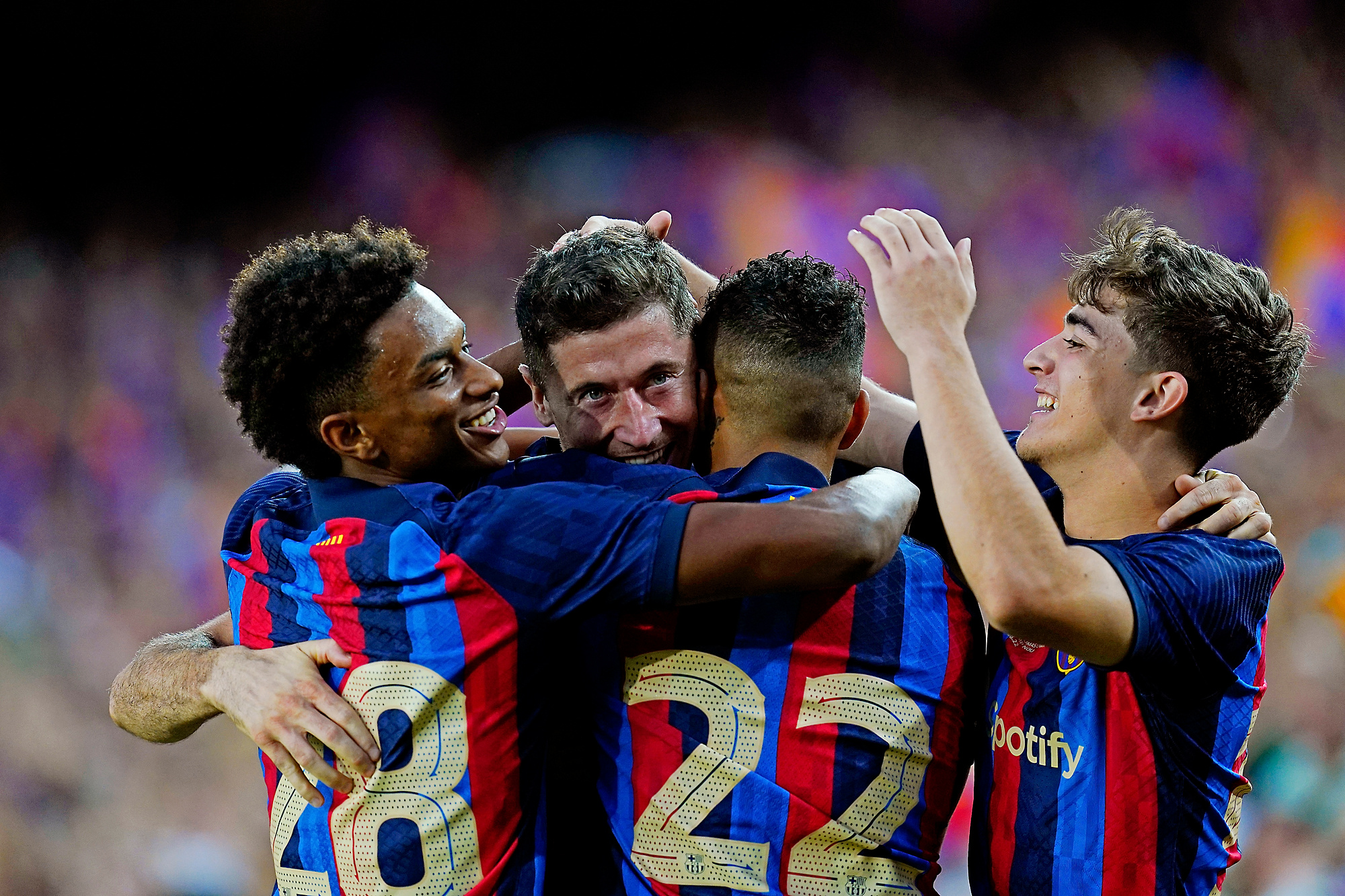 Sześć goli FC Barcelony i zabawa w Pucharze Gampera. Lewandowski i Pedri zrobili show na Camp Nou [WIDEO]