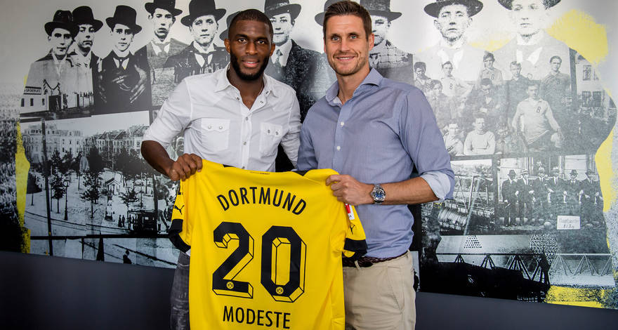 Borussia Dortmund zaprezentowała nowego napastnika. Awaryjny transfer stał się faktem