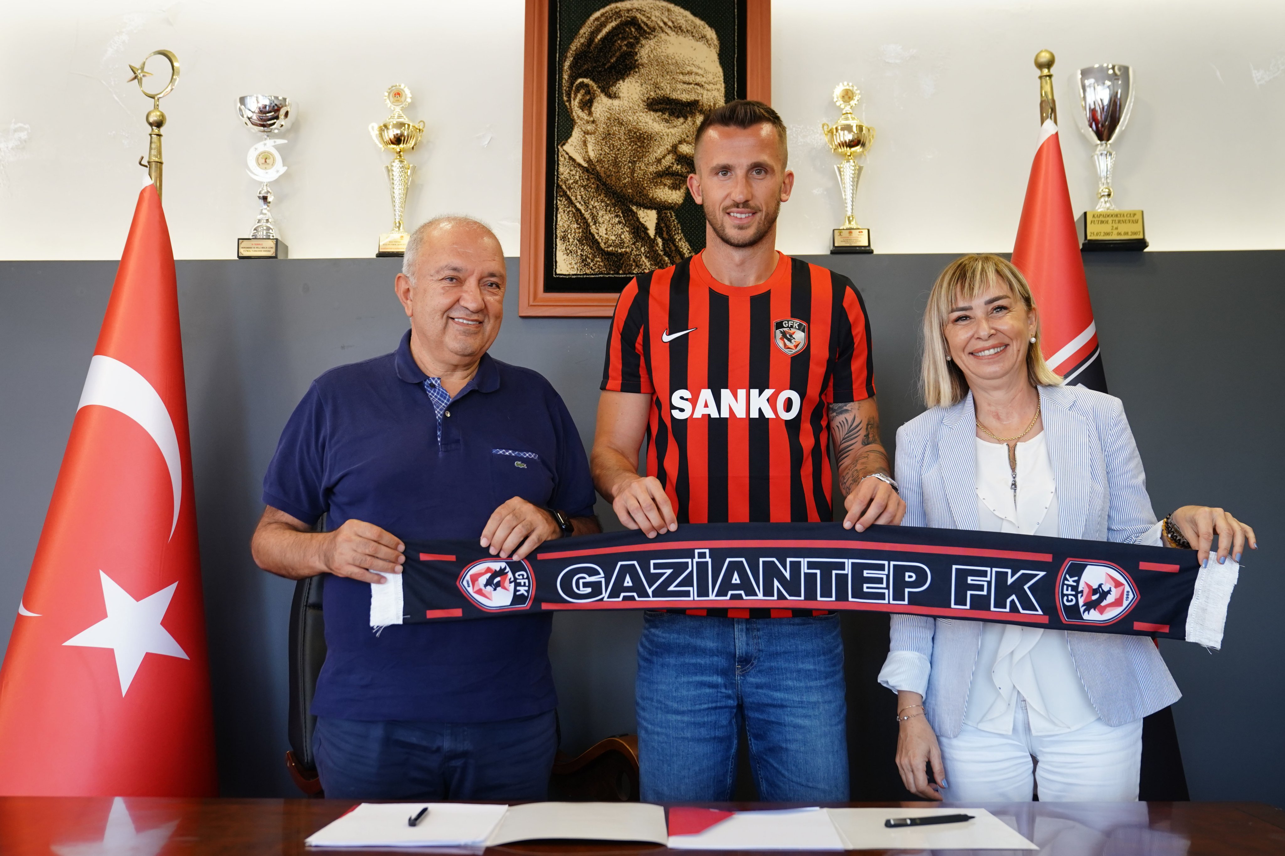 Tomas Pekhart już w nowym klubie. Podpisał kontrakt na dwa lata