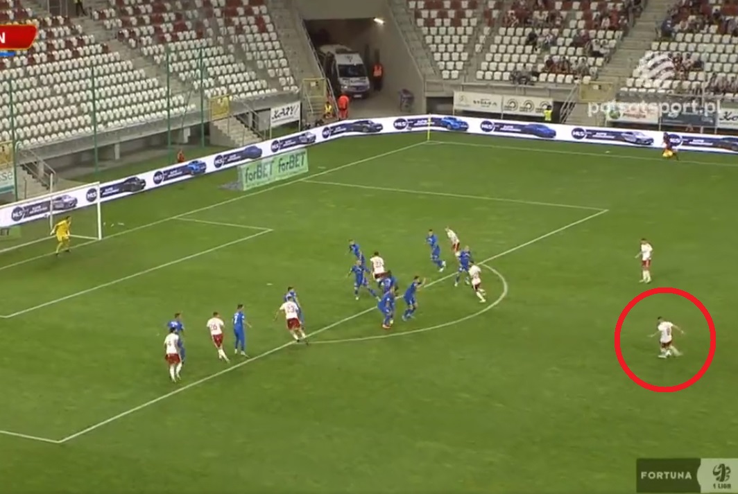 Rewelacyjny gol z rzutu wolnego w Fortuna 1. Lidze. Bramkarz tylko patrzył, jak piłka ląduje w bramce [WIDEO]