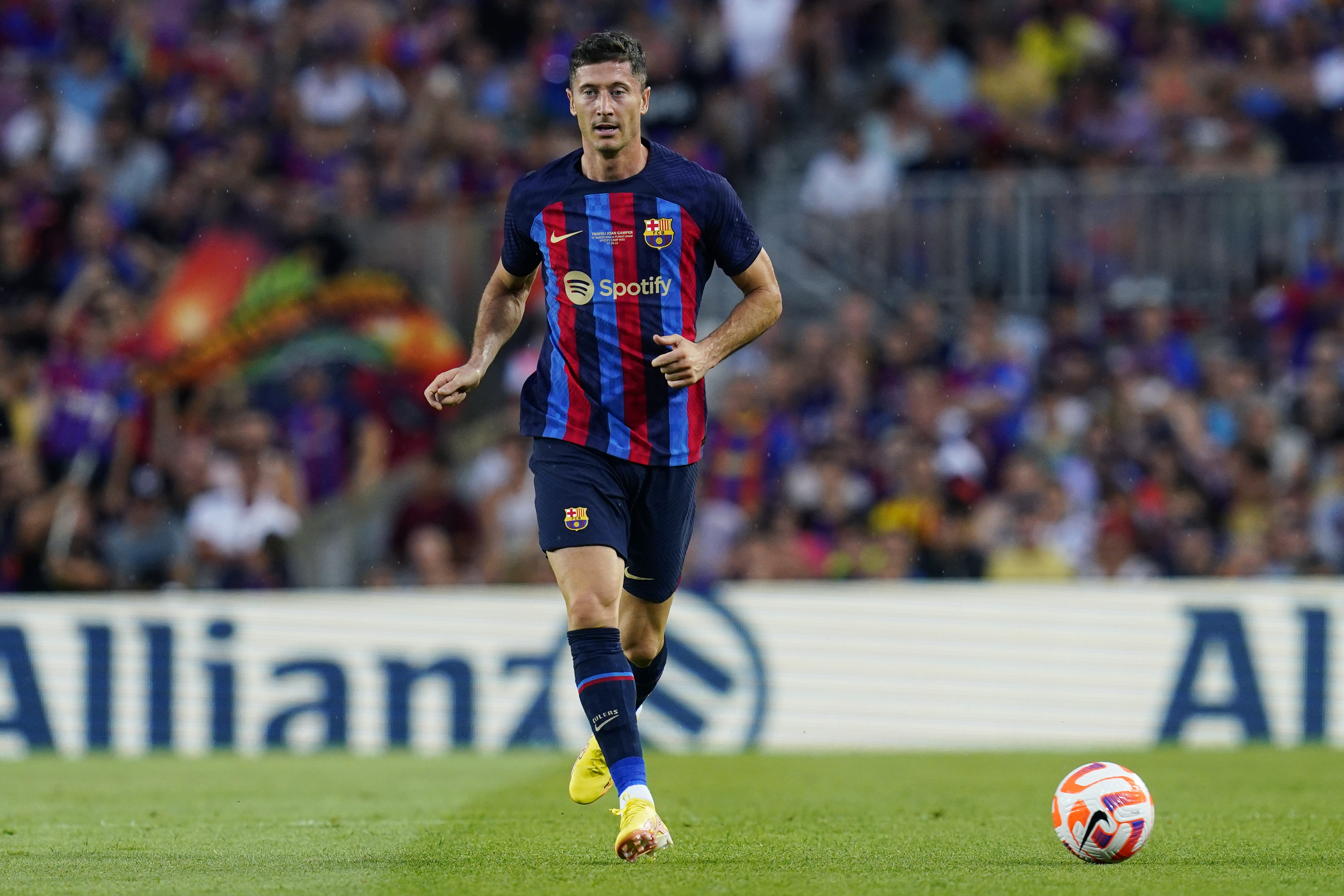 Legenda FC Barcelony zachwycona Robertem Lewandowskim. "Poprowadzi klub po mistrzostwo"