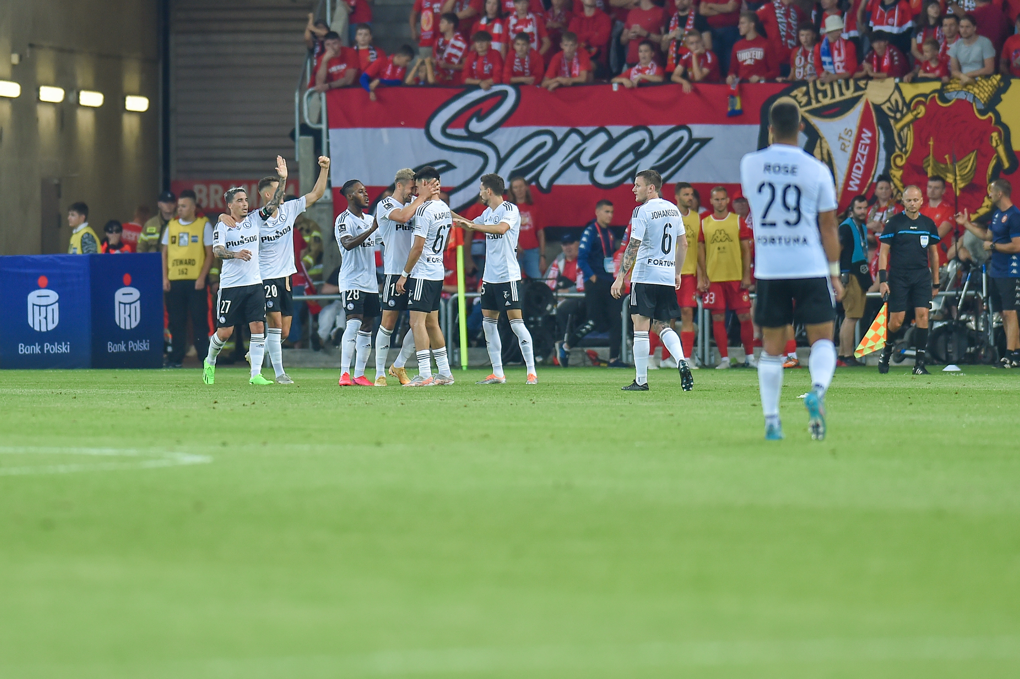 Legia wysyła posiłki do rezerw na mecz PP z Wisłą. Ujawniono nazwiska