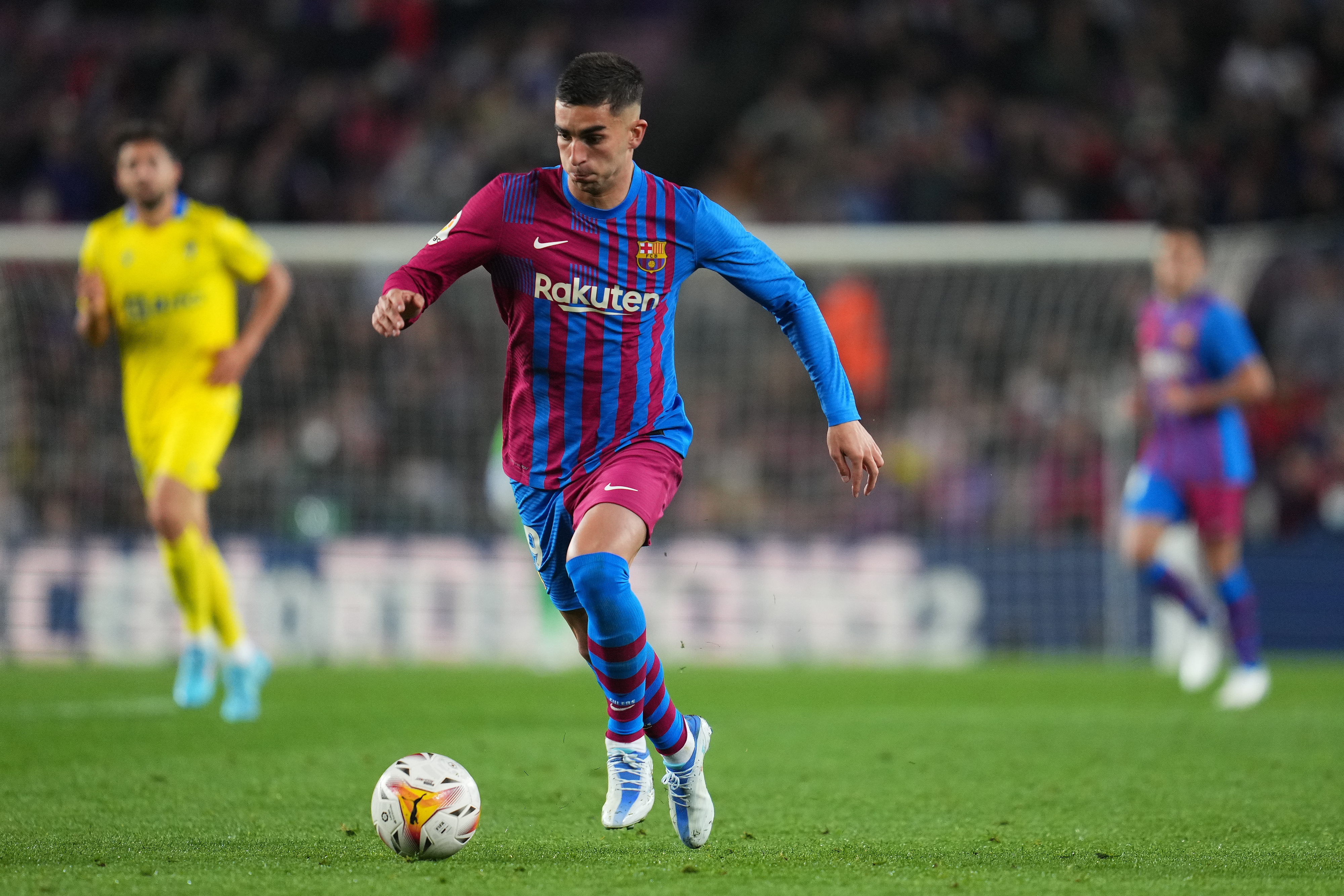 Tym klubom Barcelona musi oddać pieniądze. Łączna kwota robi wrażenie