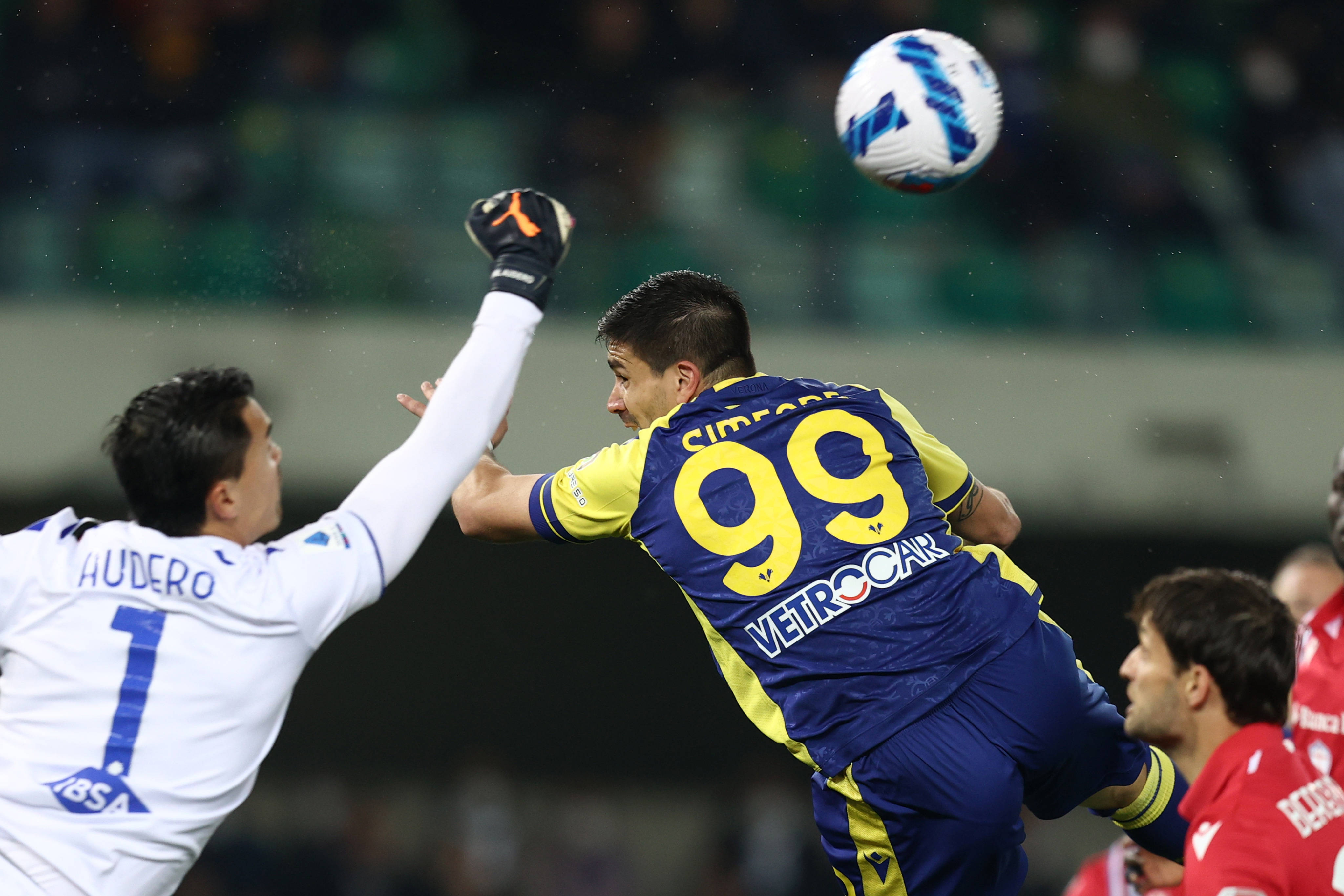 Giovanni Simeone zmieni klub. Napastnik trafi do czołowej drużyny z Serie A